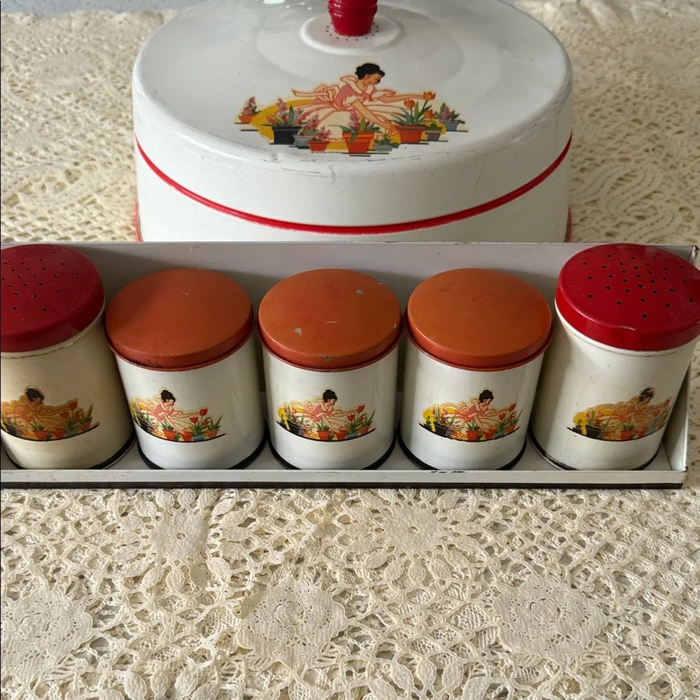 Vintage Spice Tins Rack and Cake Cover